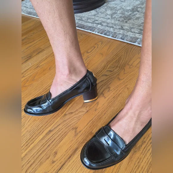 Tory Burch Black Leather Loafers with Gold Logo - Picture 6 of 7